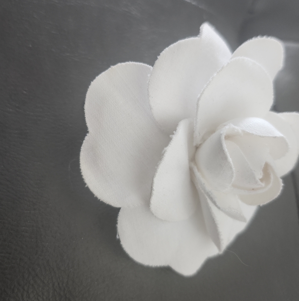 Vintage Chanel White Cotton Linen Camellia Brooch - Picture 3 of 6